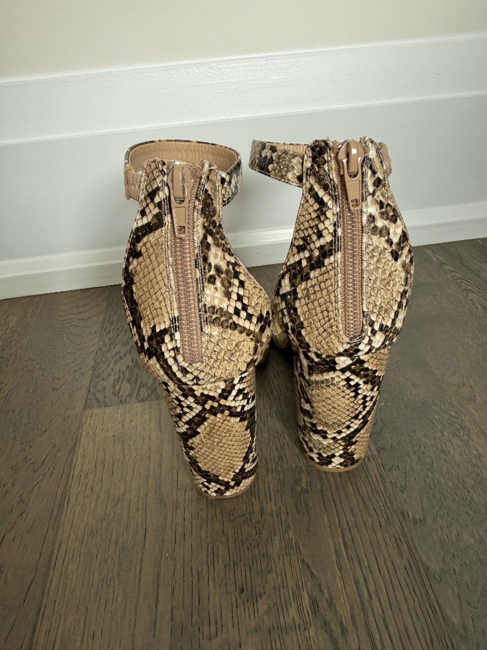 Like new Snakeskin Print Zip-Up Heels Size 9 Ankle Strap 4” Heel - Picture 5 of 7